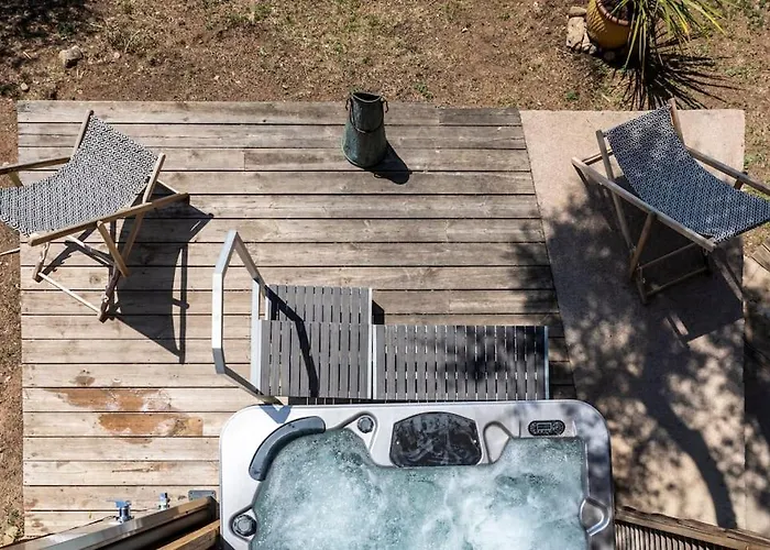 Dans Les Arbres, Domaine De L Ogliastru * 奥尔梅托