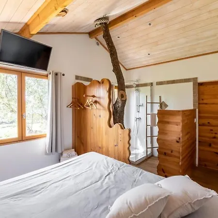 Dans Les Arbres, Domaine De L Ogliastru *